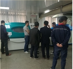 會(huì)員們參觀黃會(huì)長(zhǎng)企業(yè) 會(huì)員們參觀黃會(huì)長(zhǎng)企業(yè)