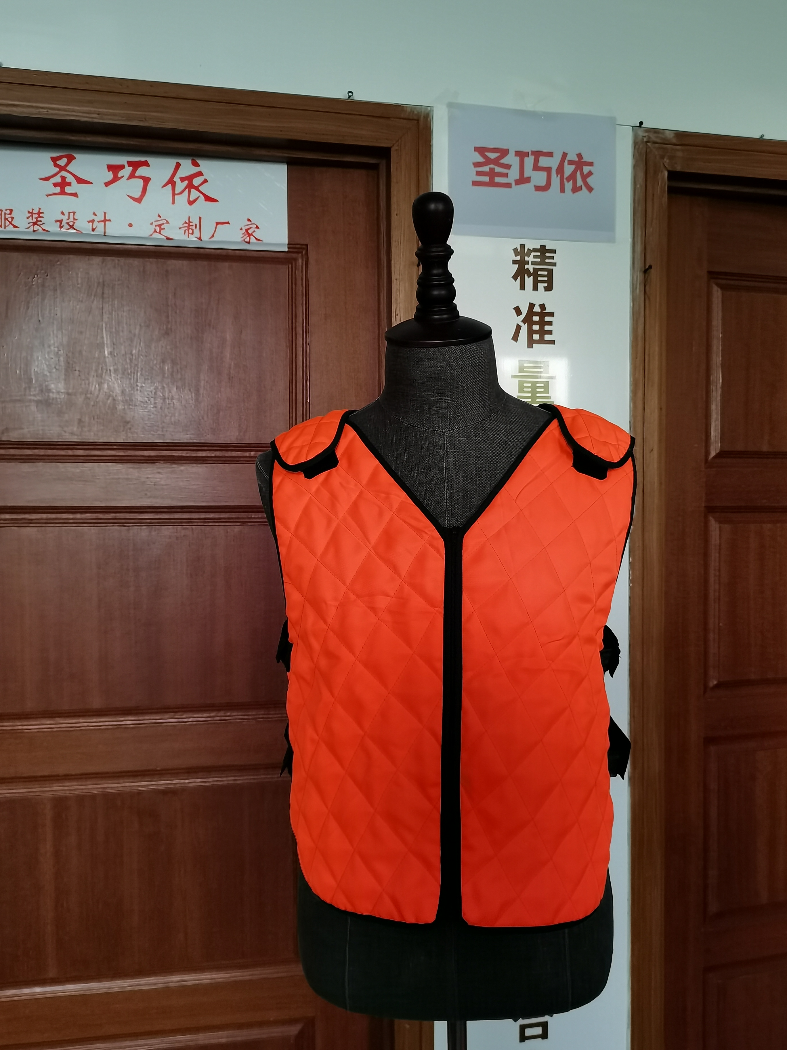PCM相變降溫服廠家研發(fā)新型降溫服研發(fā)加工定制 PCM相變降溫服廠家研發(fā)新型降溫服研發(fā)加工定制